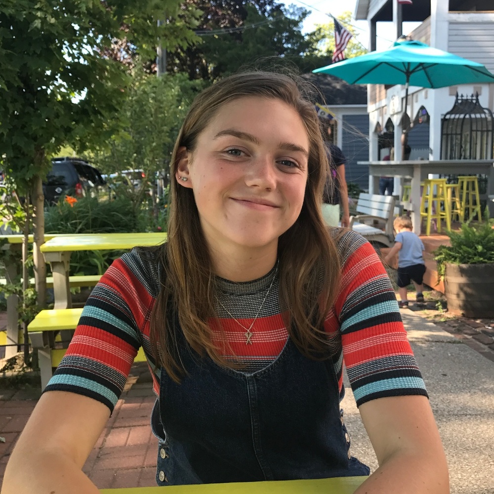 Meet your Posher, Larisa